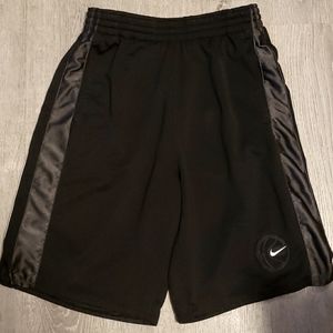 Nike athletic basketball shorts size medium